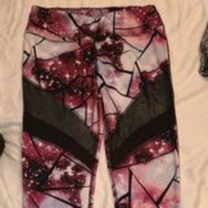 Material Girl leggings/yoga pants. Mid-rise and 7/8 length.